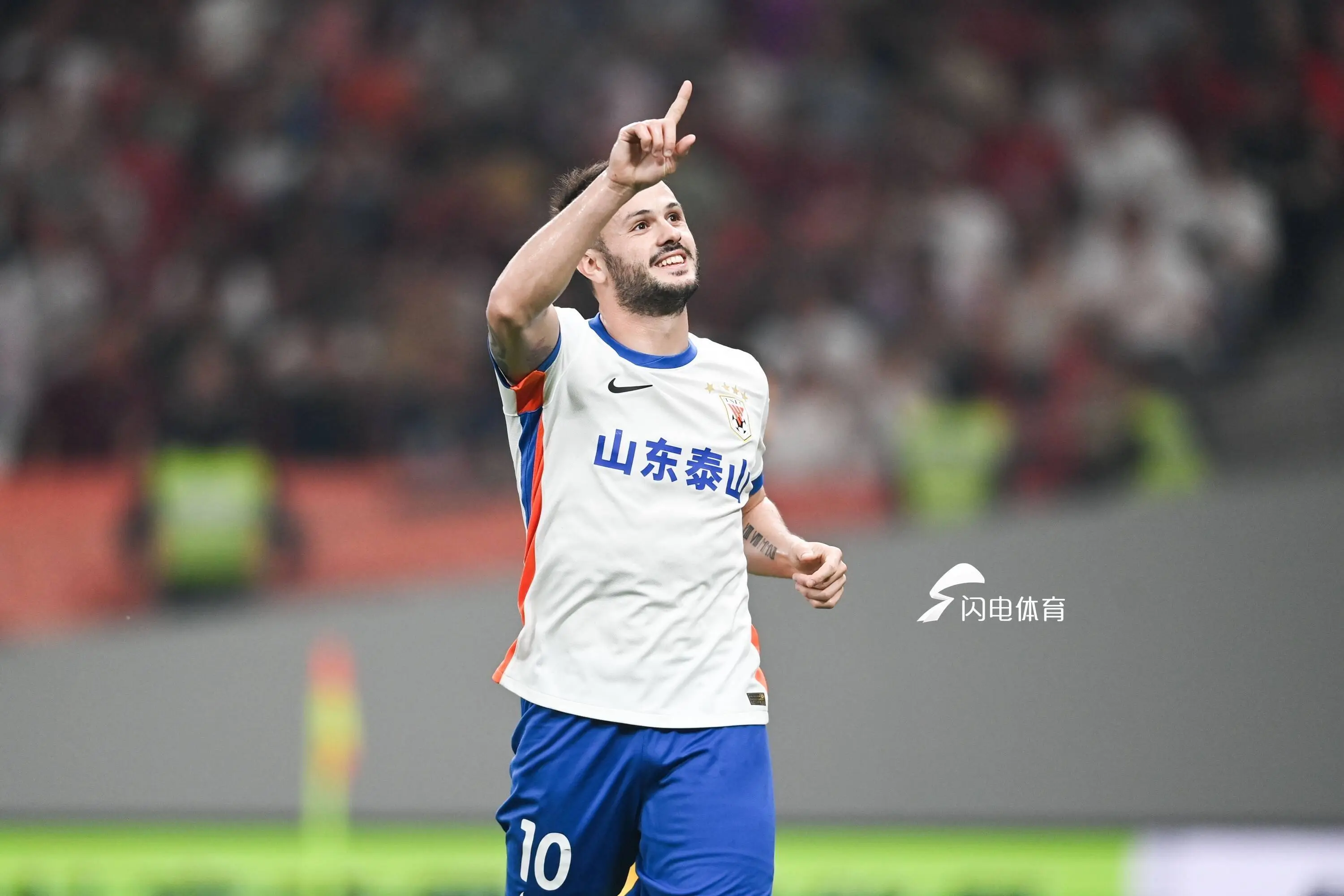 九游电脑版辅助-里程碑夜山东泰山主帅复盘，西甲关键时刻刷纪录，球迷炸锅，更衣室氛围转暖(山东泰山录像回放)